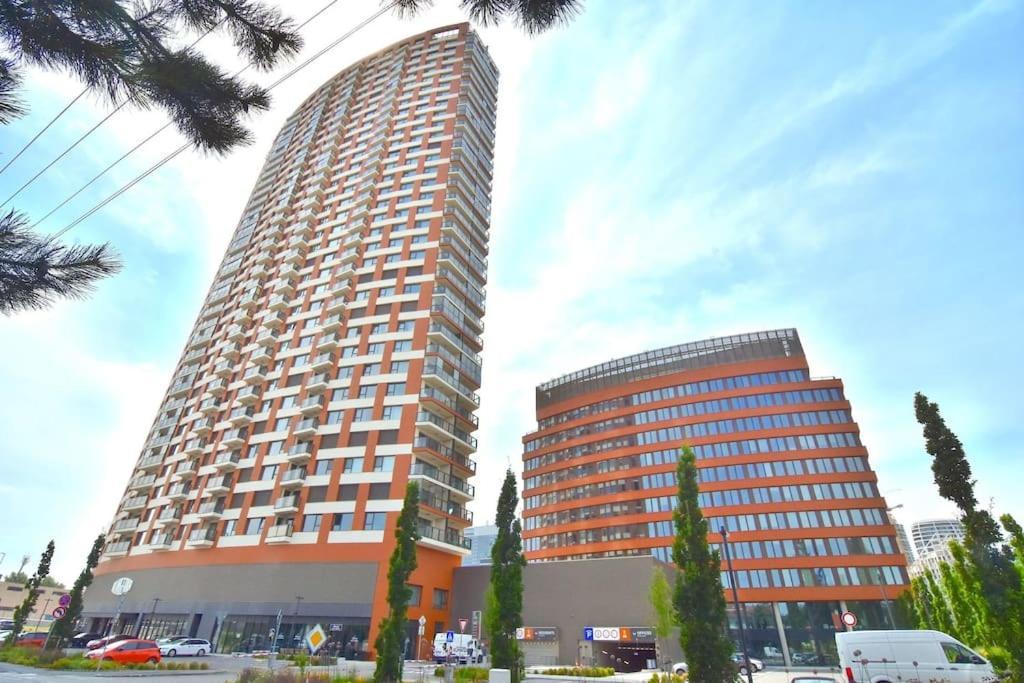 Apartamento Downtown Charm With Free Parking Spot Bratislava Exterior foto