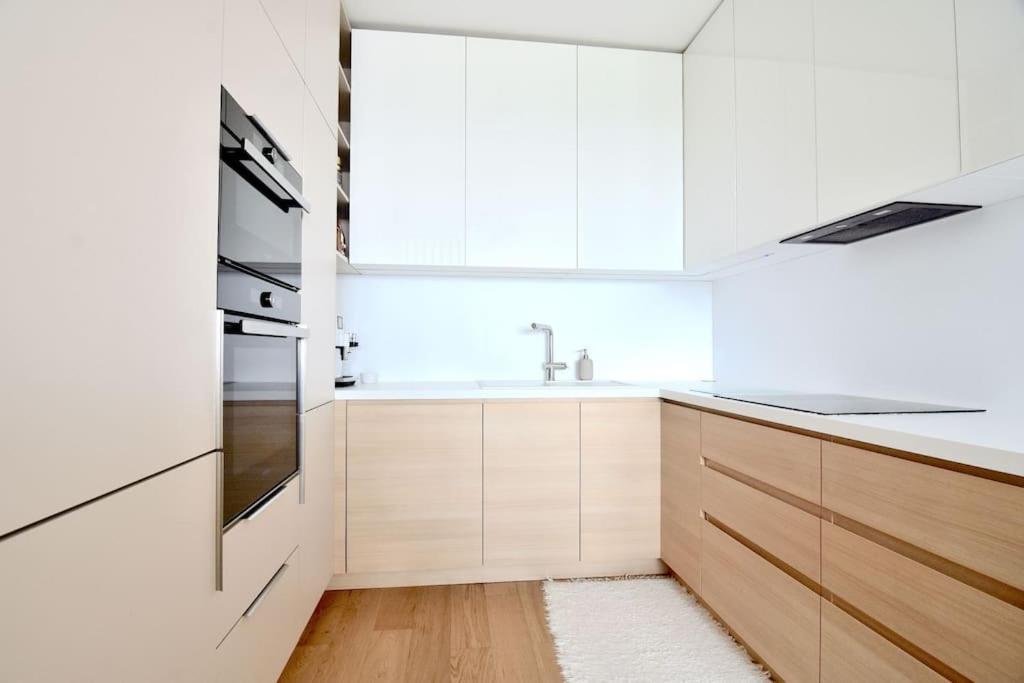 Apartamento Downtown Charm With Free Parking Spot Bratislava Exterior foto
