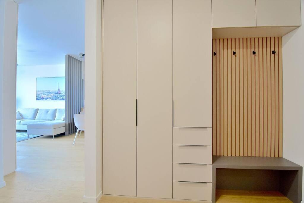 Apartamento Downtown Charm With Free Parking Spot Bratislava Exterior foto