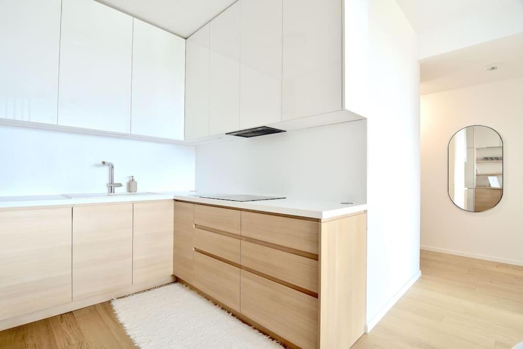 Apartamento Downtown Charm With Free Parking Spot Bratislava Exterior foto