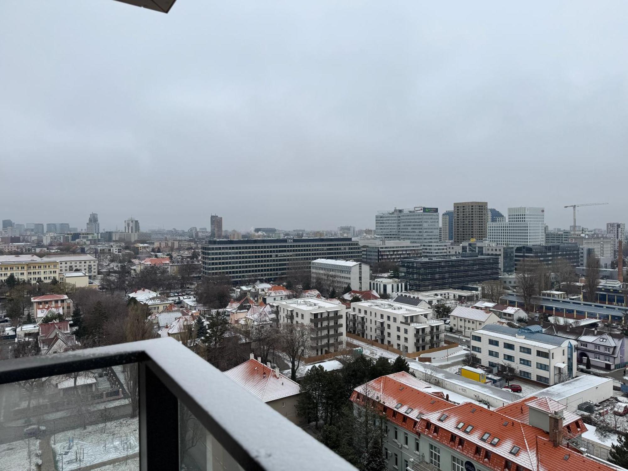 Apartamento Downtown Charm With Free Parking Spot Bratislava Exterior foto